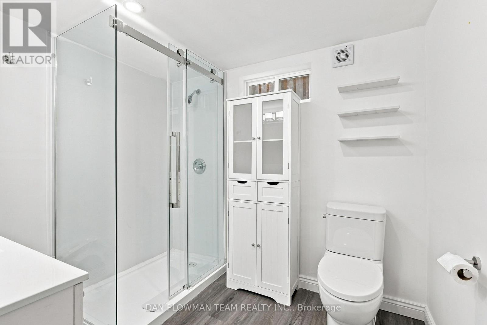 786 Mary Street N Property Photo 35