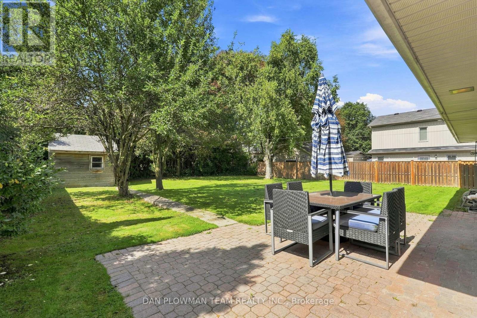 786 Mary Street N Property Photo 38