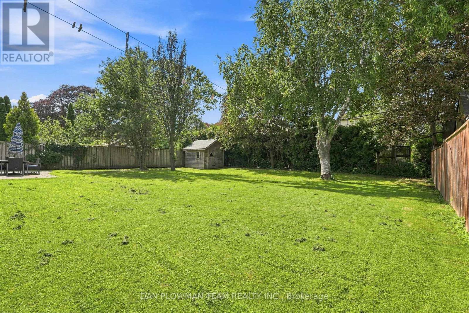786 Mary Street N Property Photo 42