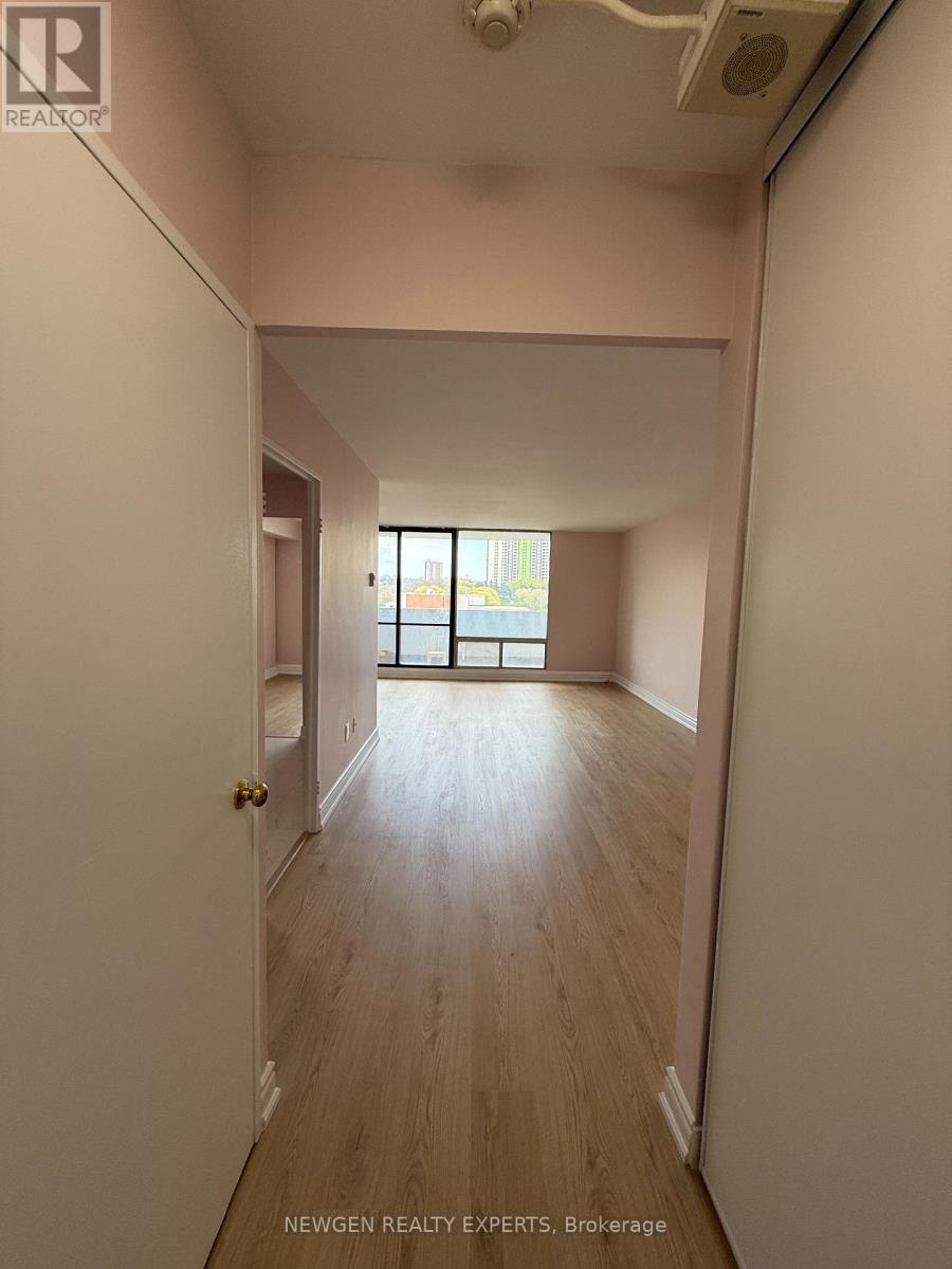 502 - 3 Massey Square Property Photo 4