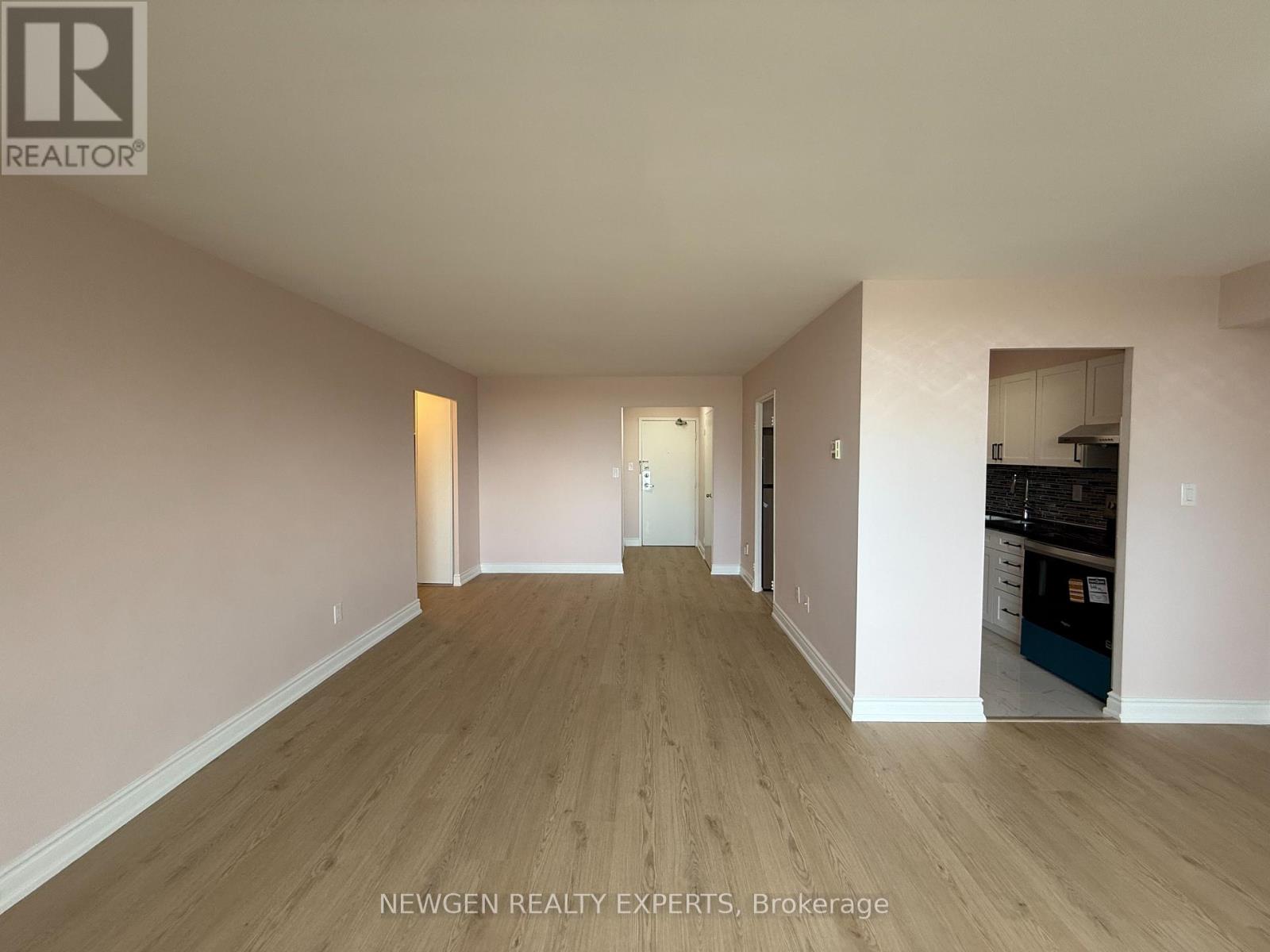 502 - 3 Massey Square Property Photo 13