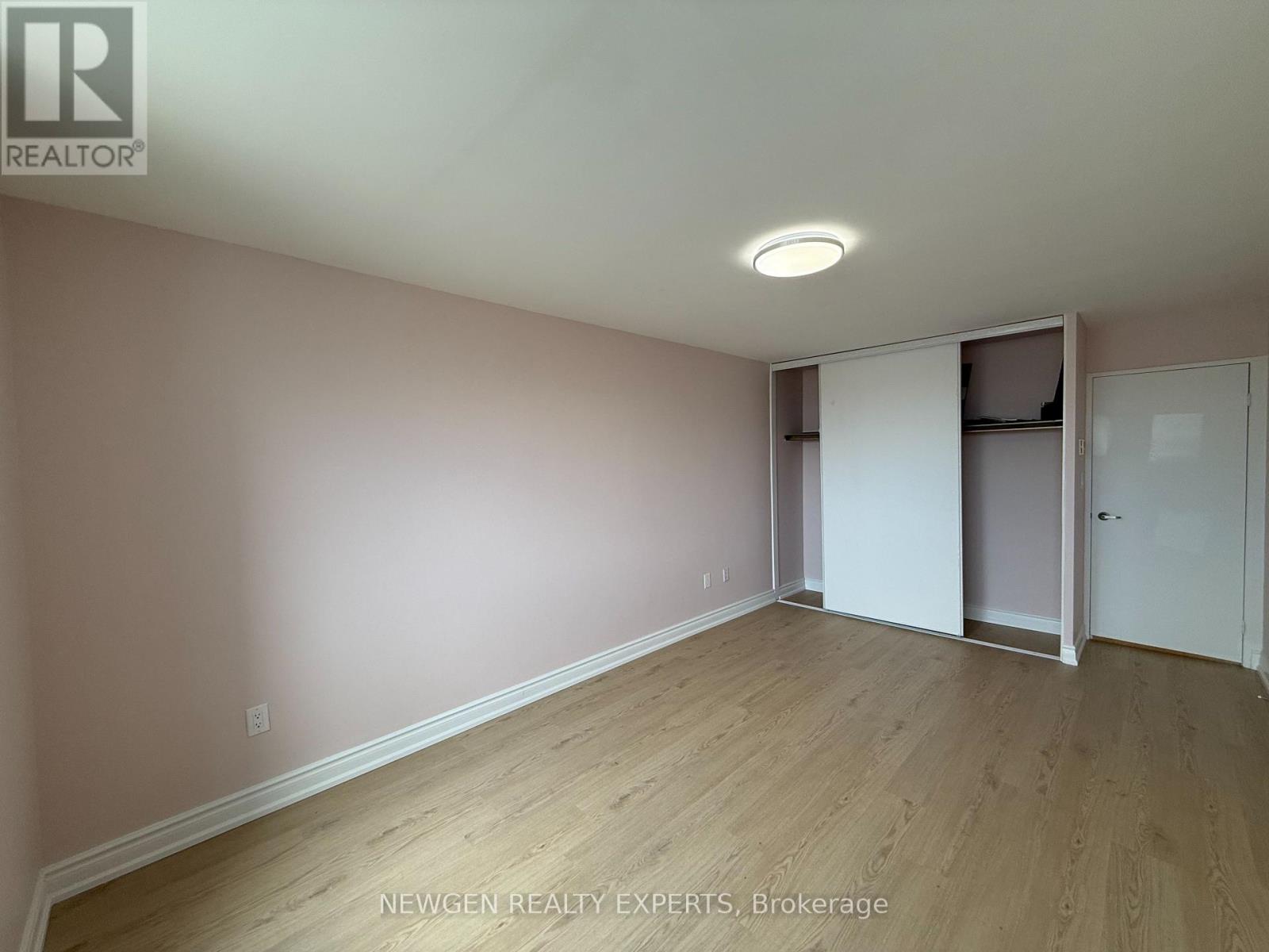 502 - 3 Massey Square Property Photo 26