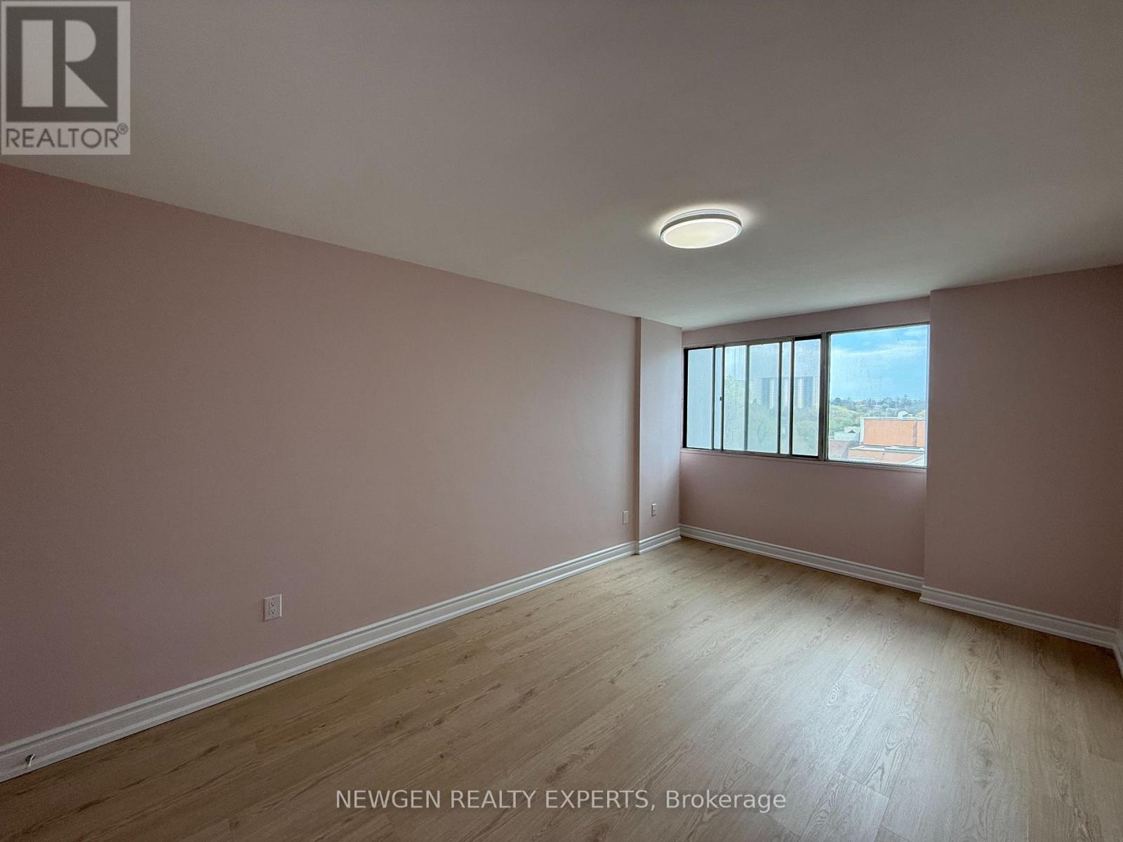 502 - 3 Massey Square Property Photo 28