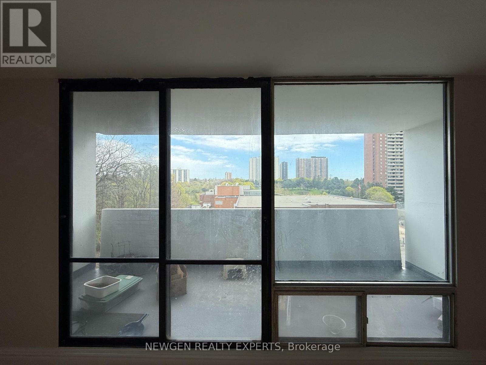 502 - 3 Massey Square Property Photo 32