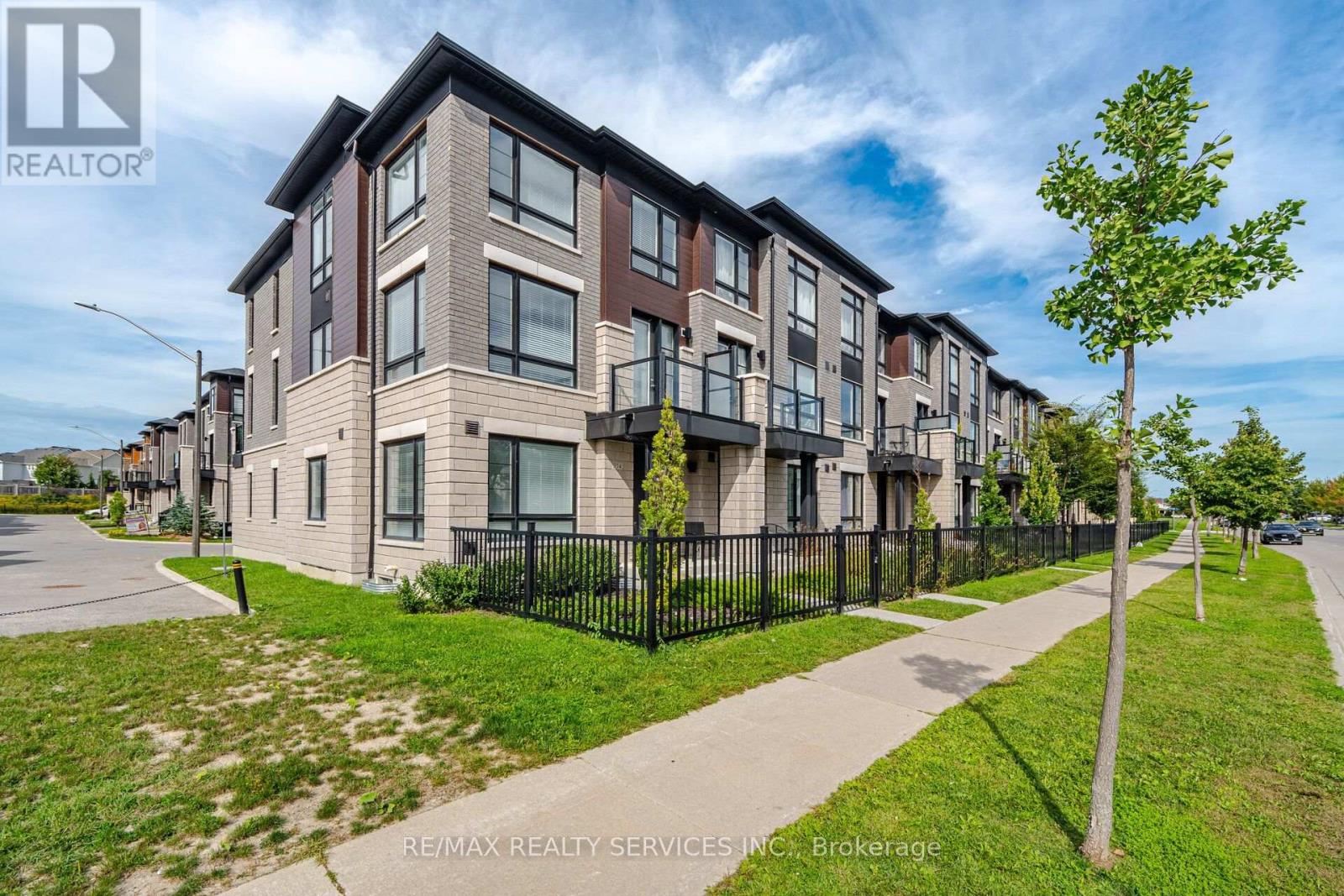 274 Carnwith Drive E Property Photo 2
