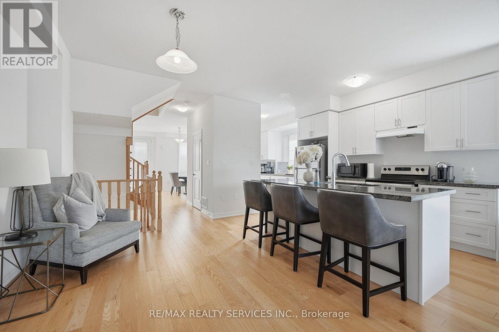 274 Carnwith Drive E Property Photo 5