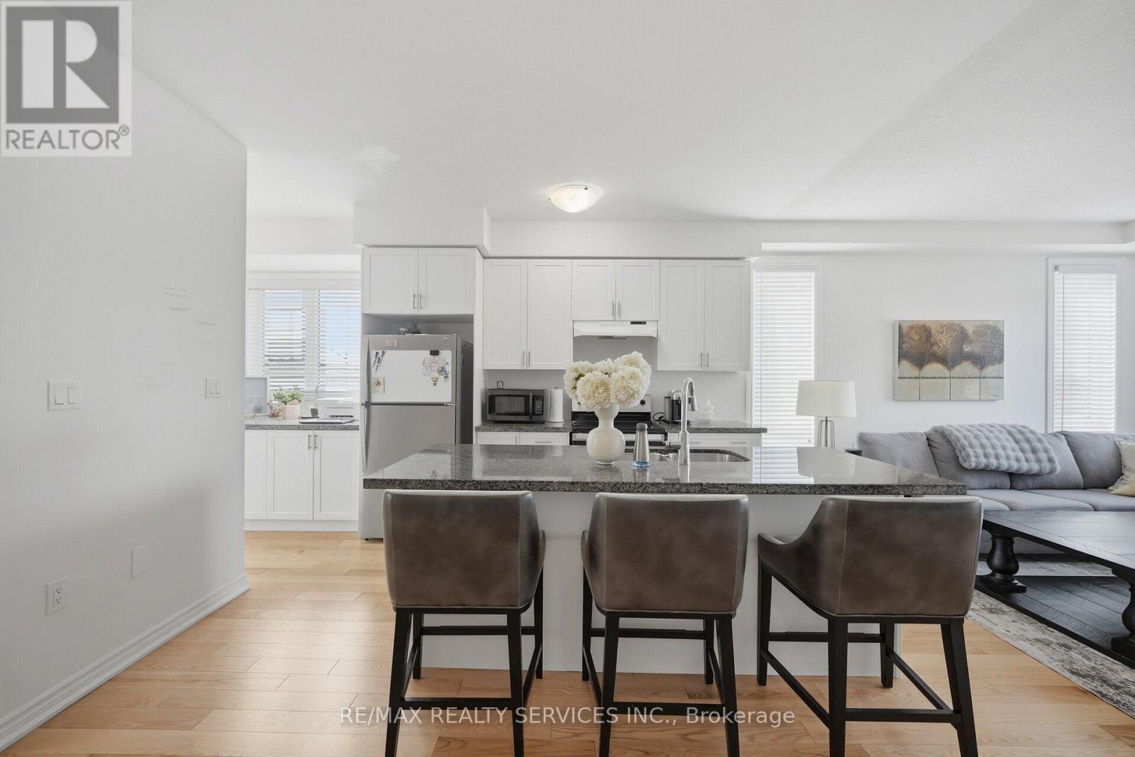 274 Carnwith Drive E Property Photo 6