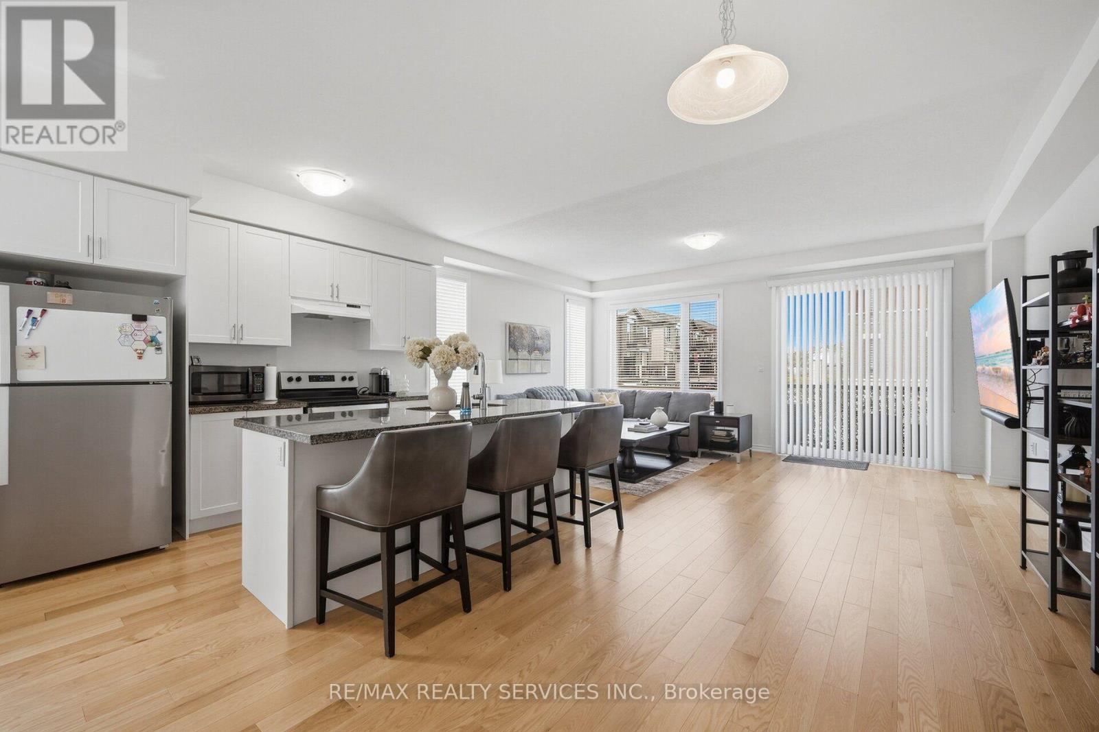 274 Carnwith Drive E Property Photo 8