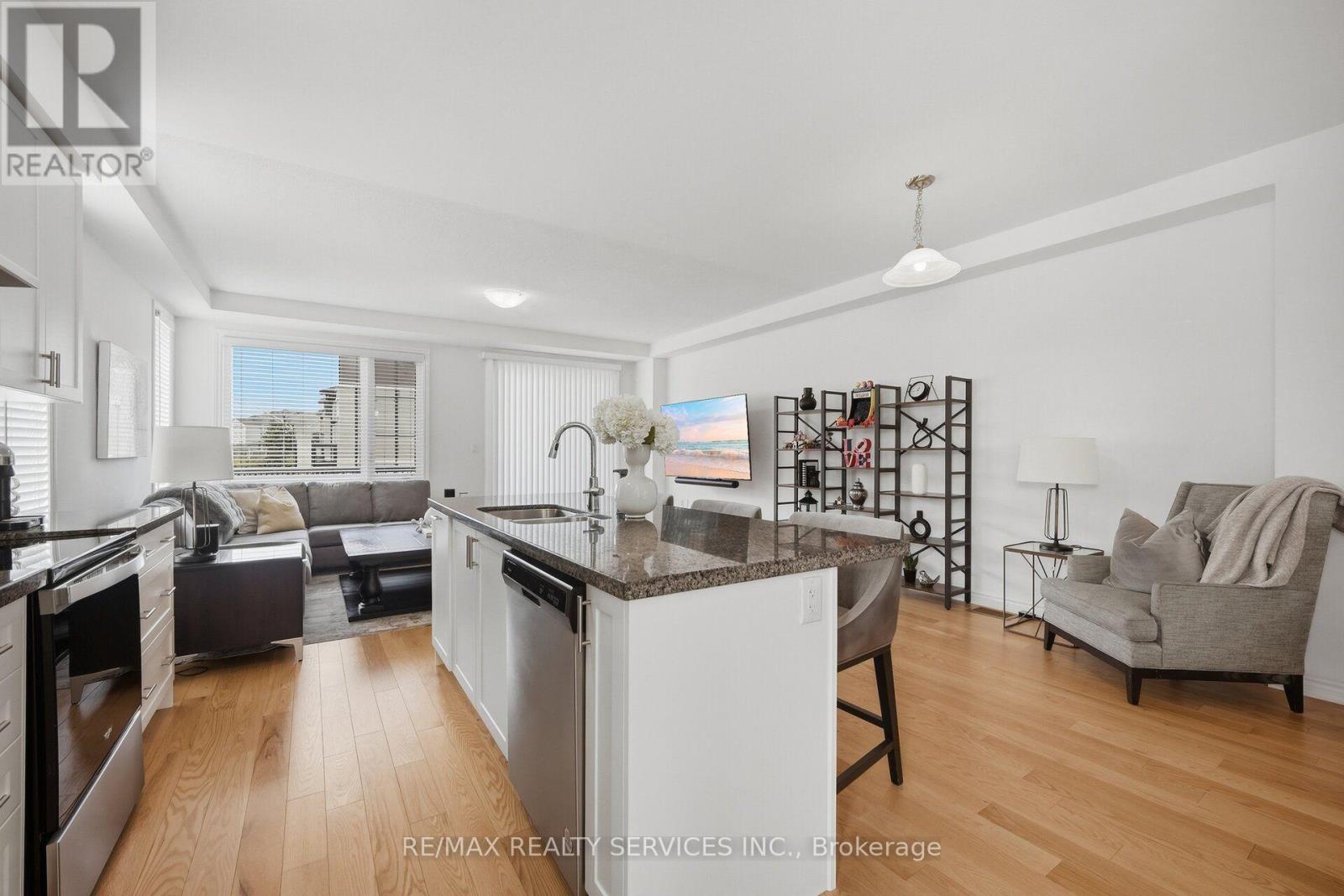 274 Carnwith Drive E Property Photo 9