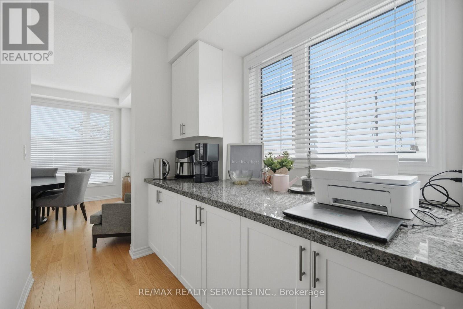 274 Carnwith Drive E Property Photo 10