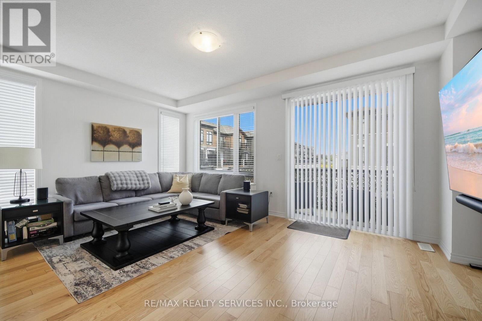 274 Carnwith Drive E Property Photo 11