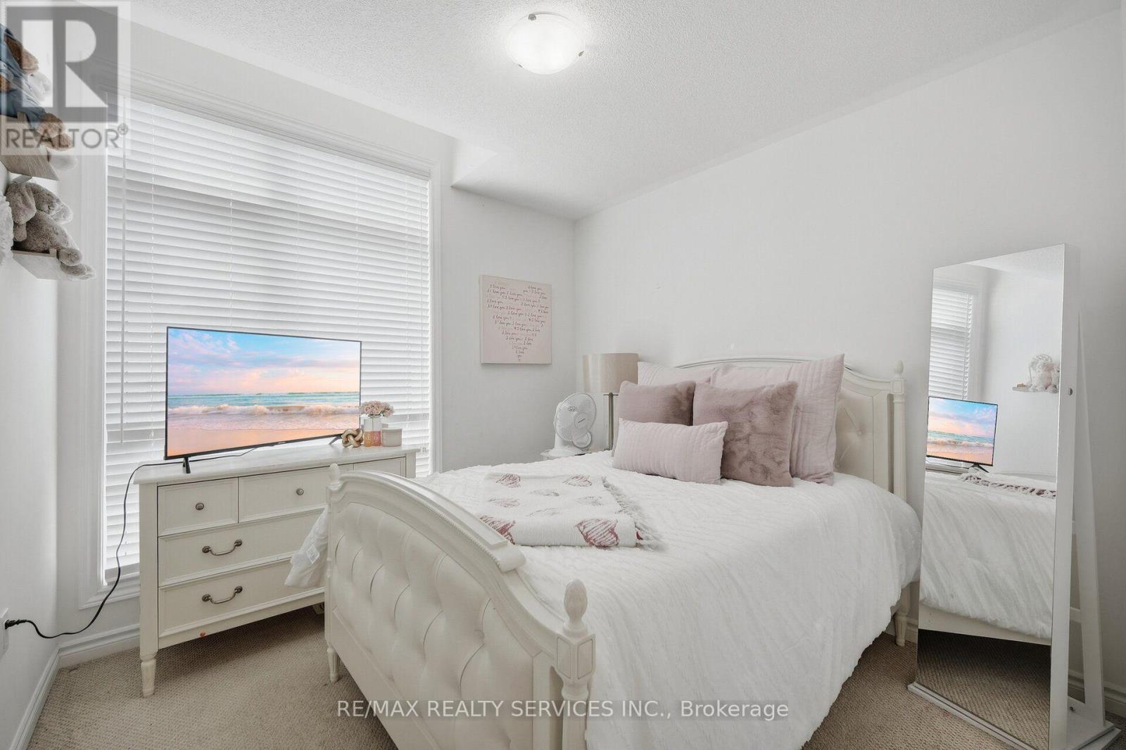 274 Carnwith Drive E Property Photo 29