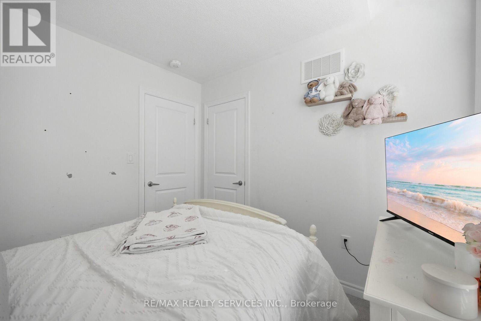 274 Carnwith Drive E Property Photo 30