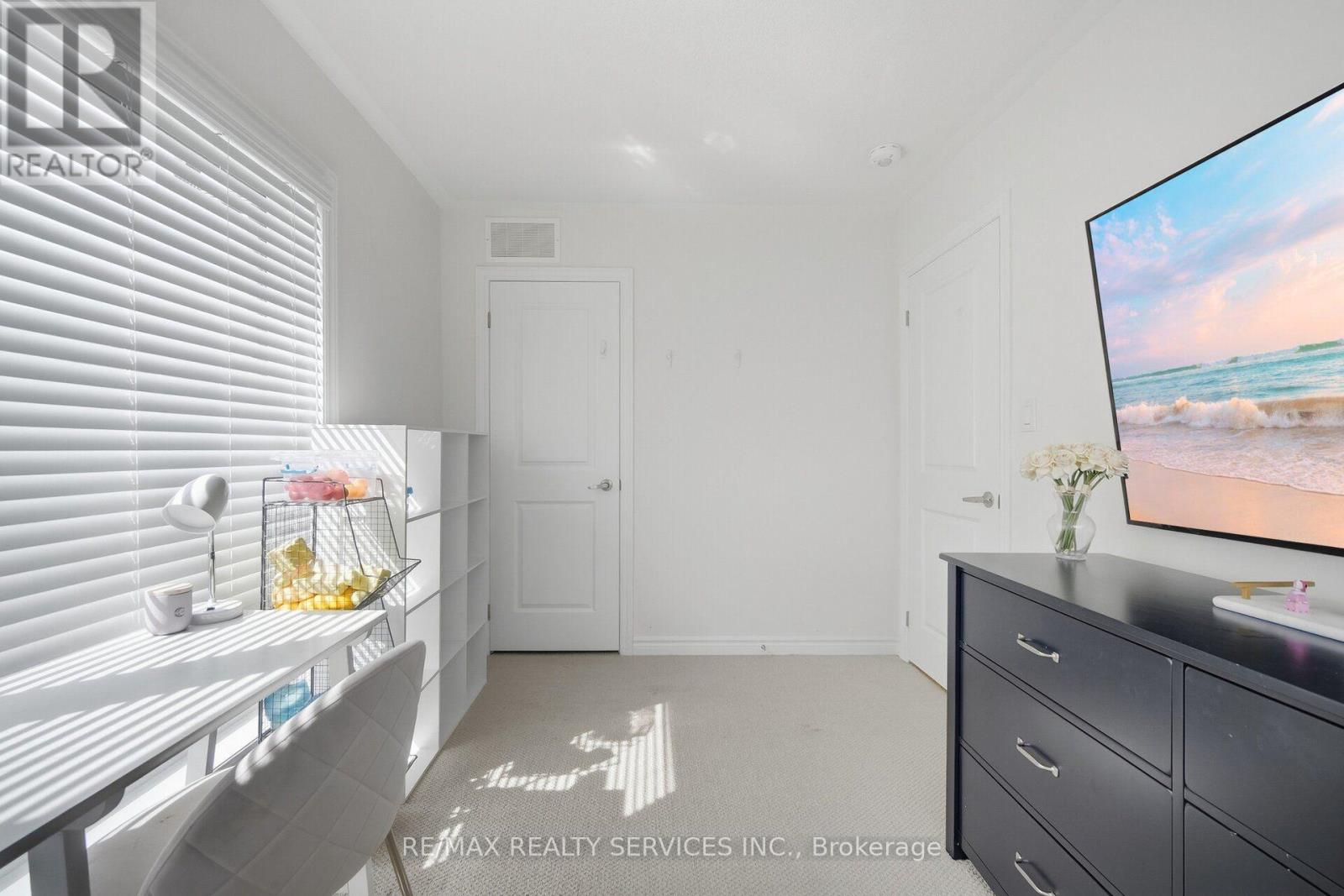274 Carnwith Drive E Property Photo 35