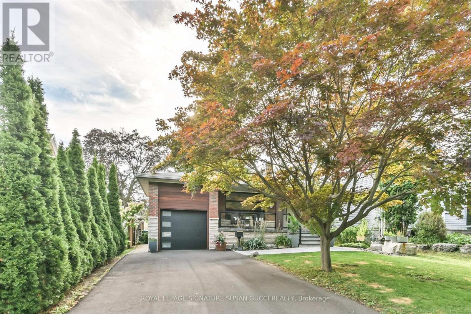 16 SQUIRES AVENUE