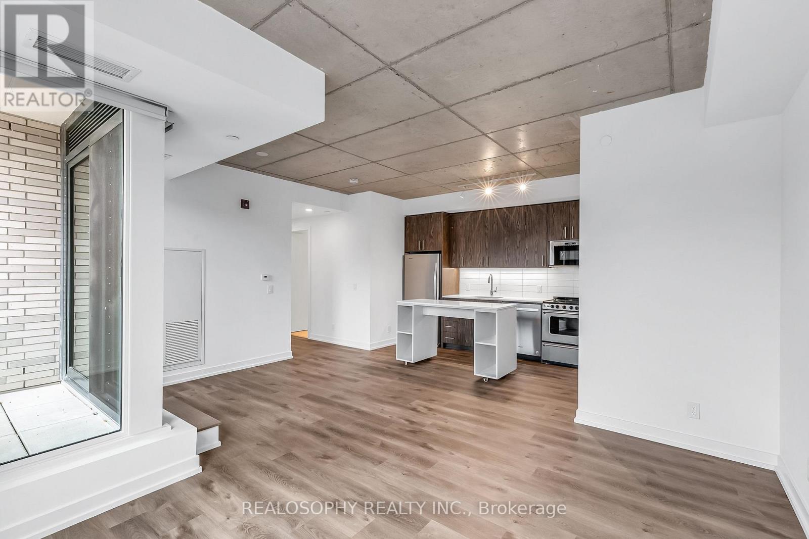 303 - 115 Larchmount Avenue Property Photo 2