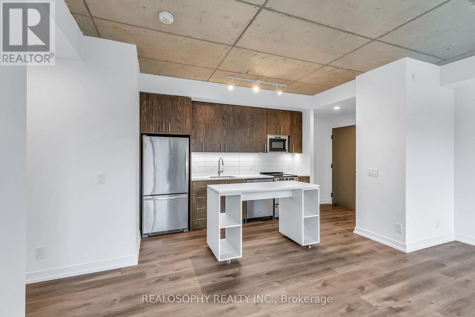 303 - 115 Larchmount Avenue Property Photo 3