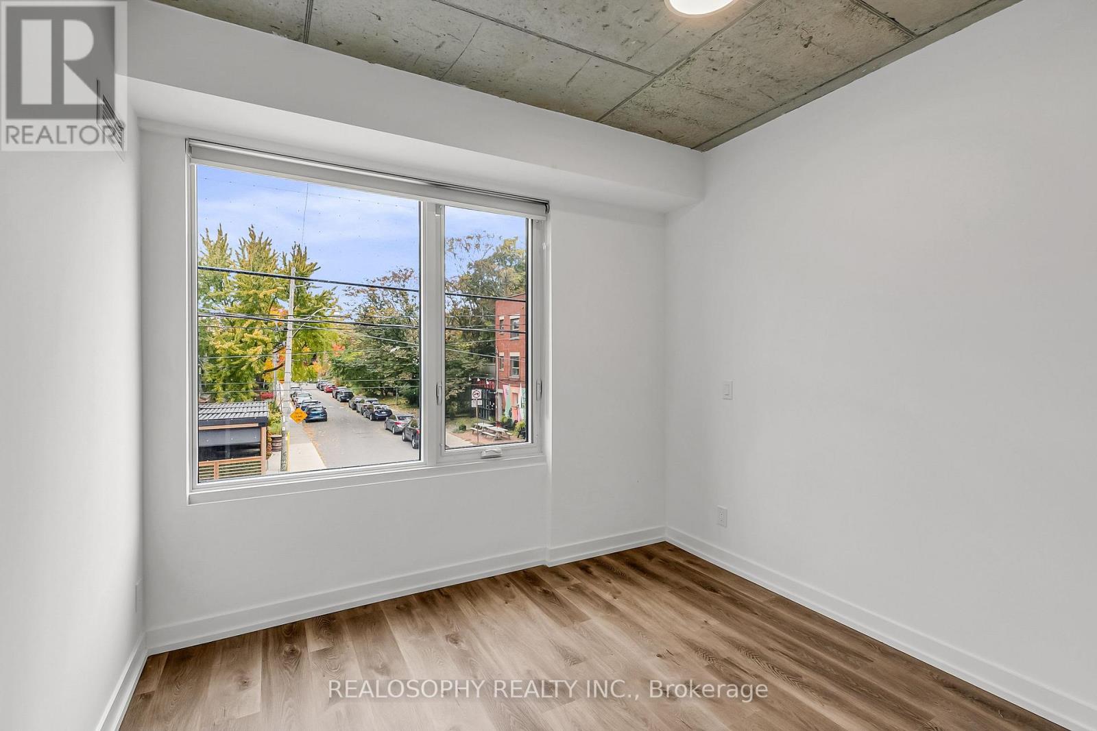 303 - 115 Larchmount Avenue Property Photo 7