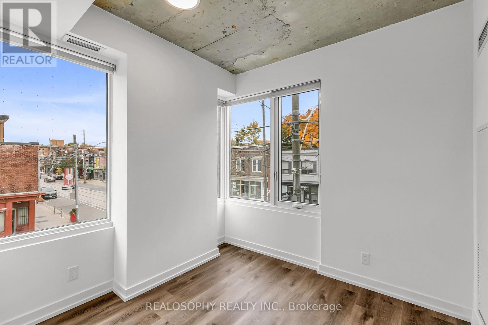 303 - 115 Larchmount Avenue Property Photo 9