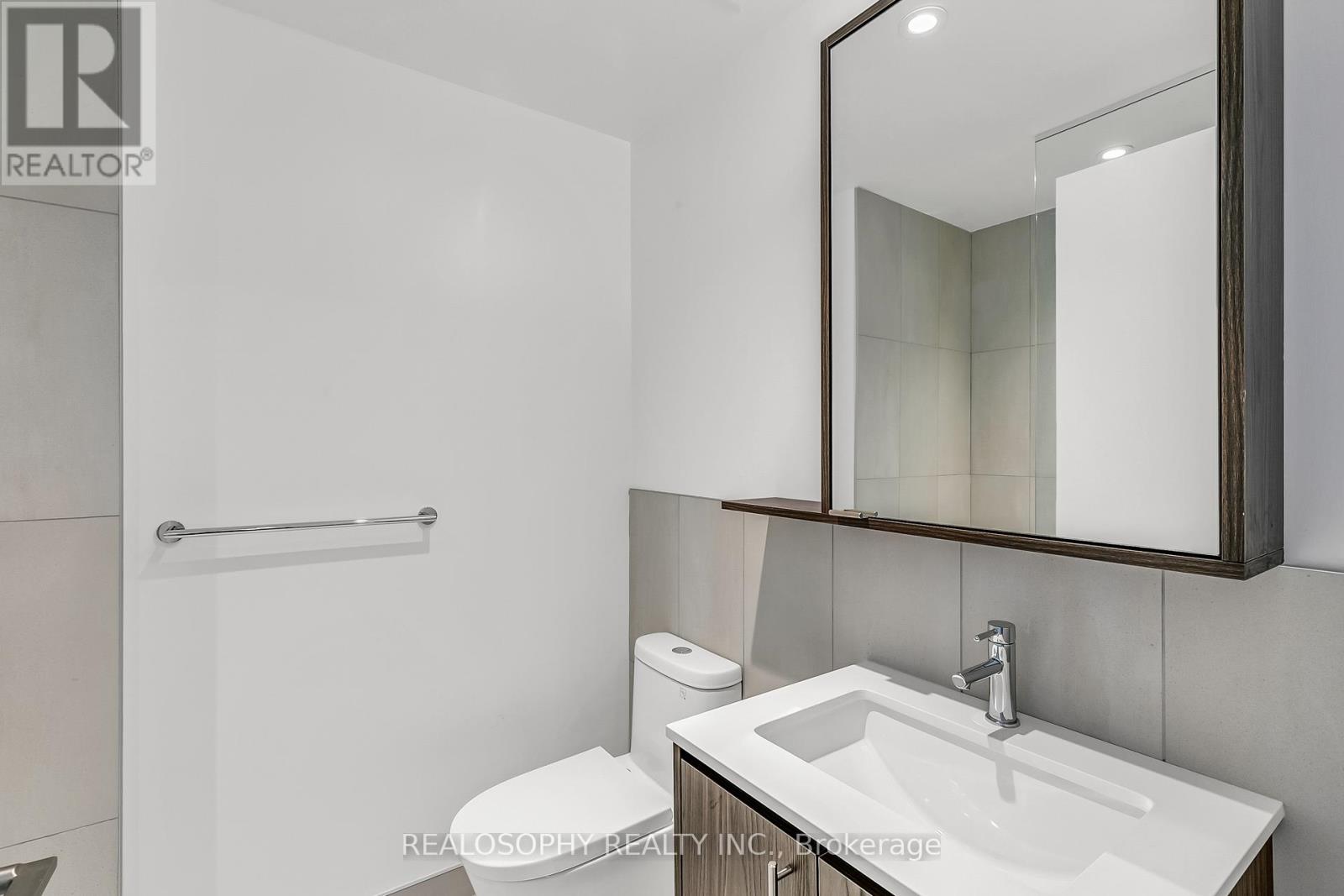 303 - 115 Larchmount Avenue Property Photo 11