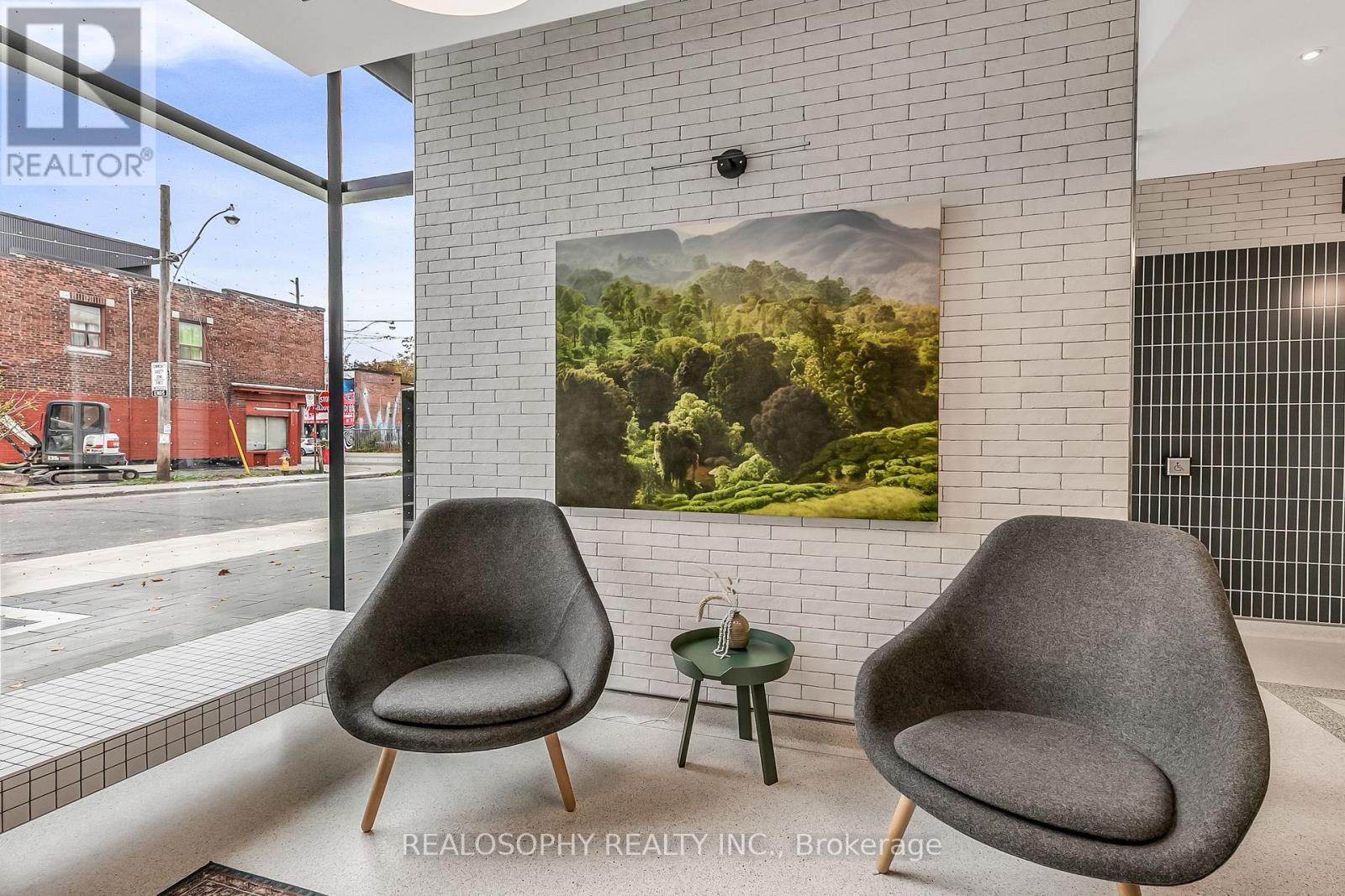 303 - 115 Larchmount Avenue Property Photo 15