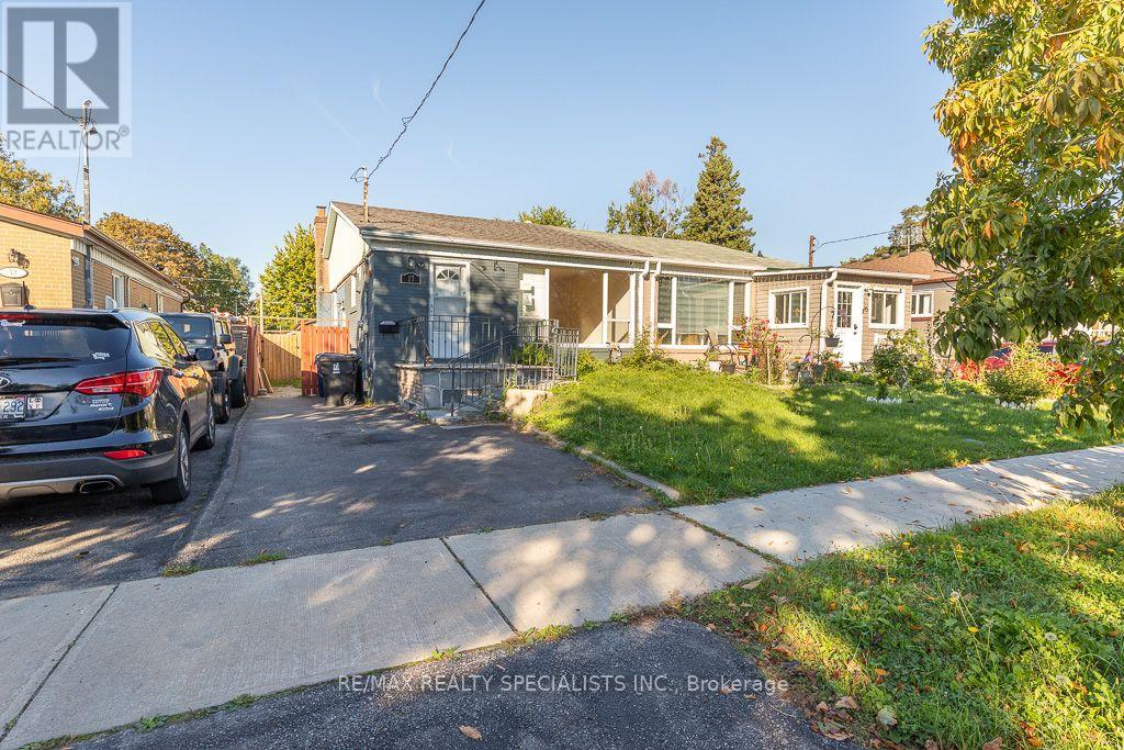 17 HUDDLESTON COURT Property Photo 1