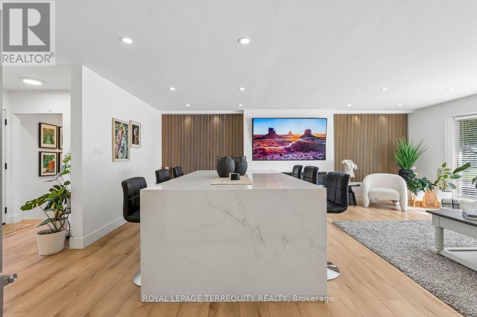 2 RICHBOURNE COURT