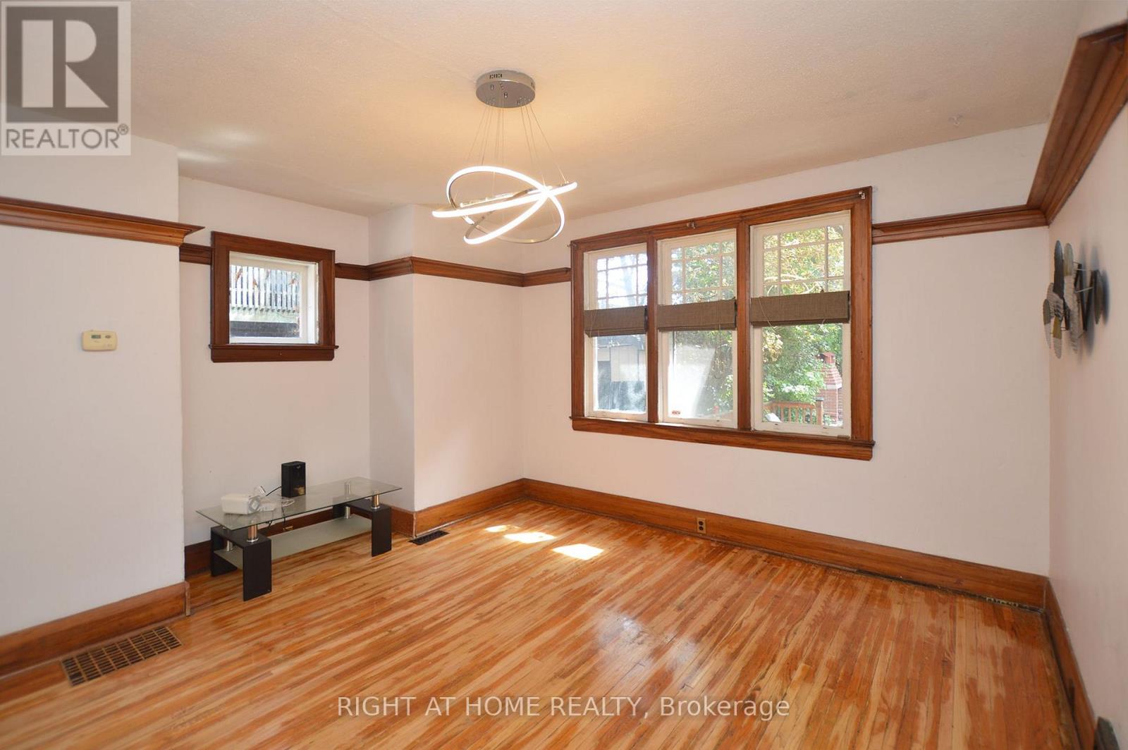 407 King Street E Property Photo 7