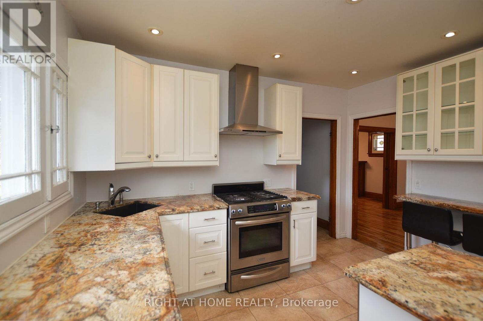 407 King Street E Property Photo 9