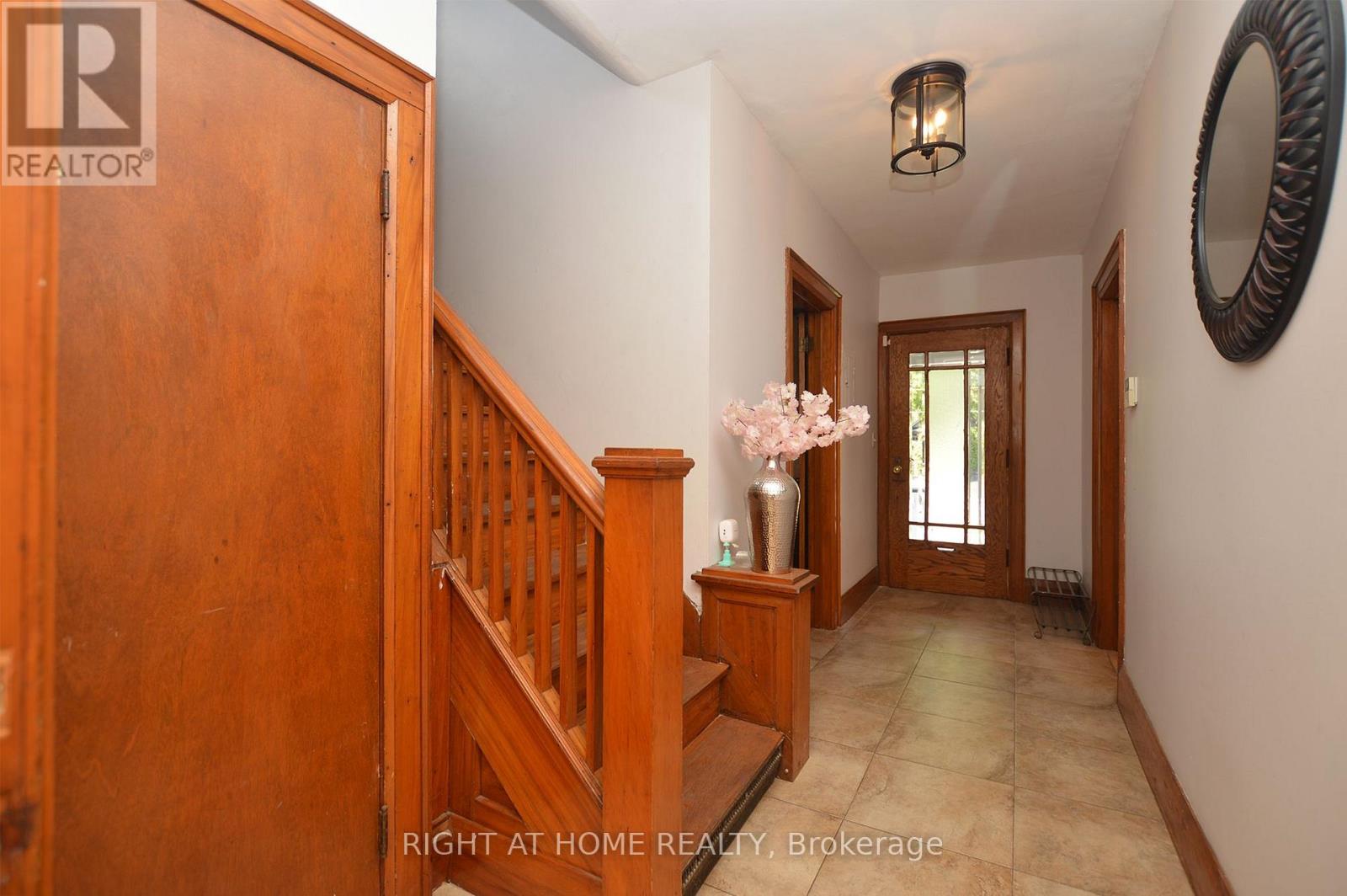 407 King Street E Property Photo 13