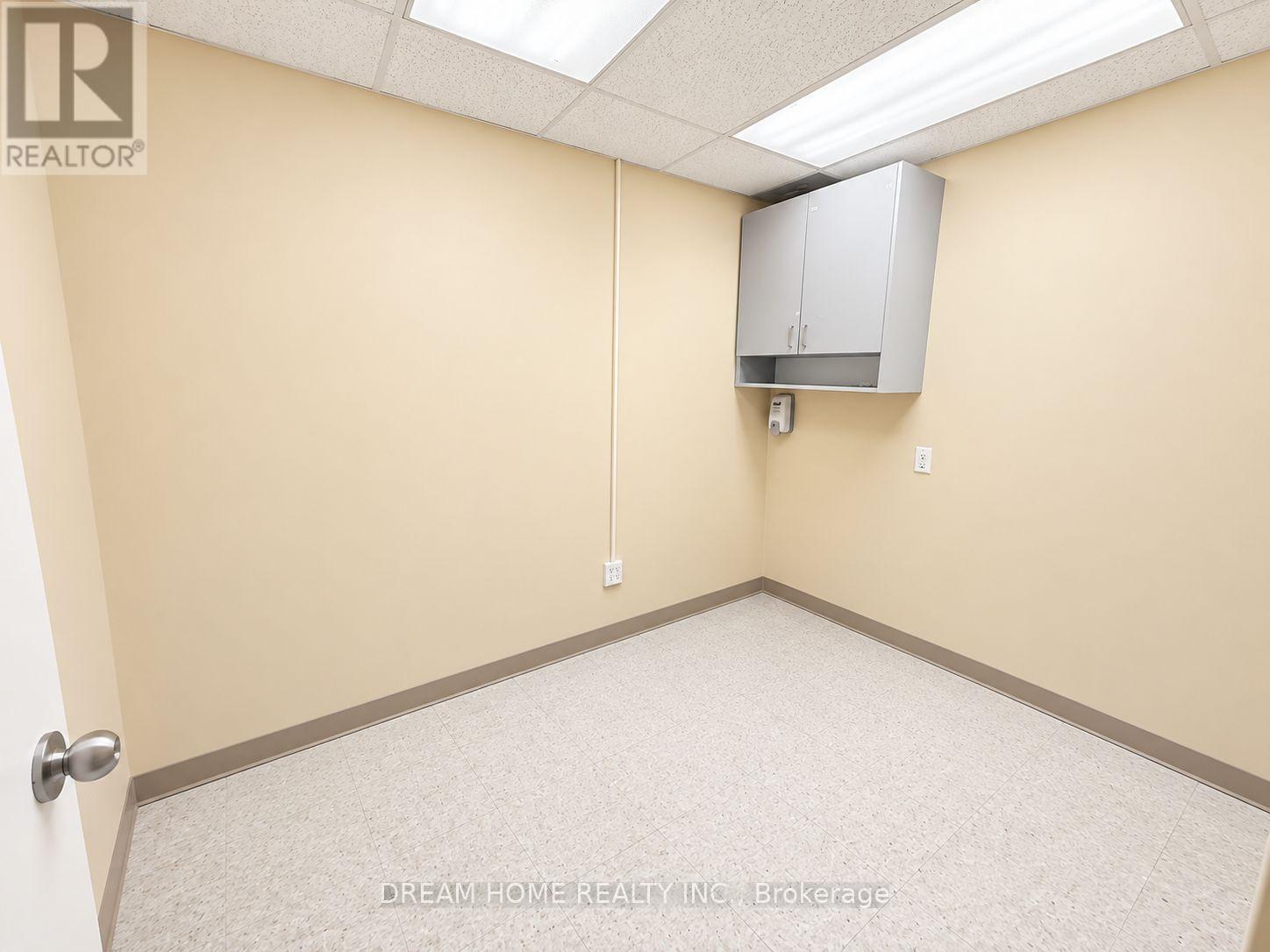 3000 Lawrence Avenue E Property Photo 23