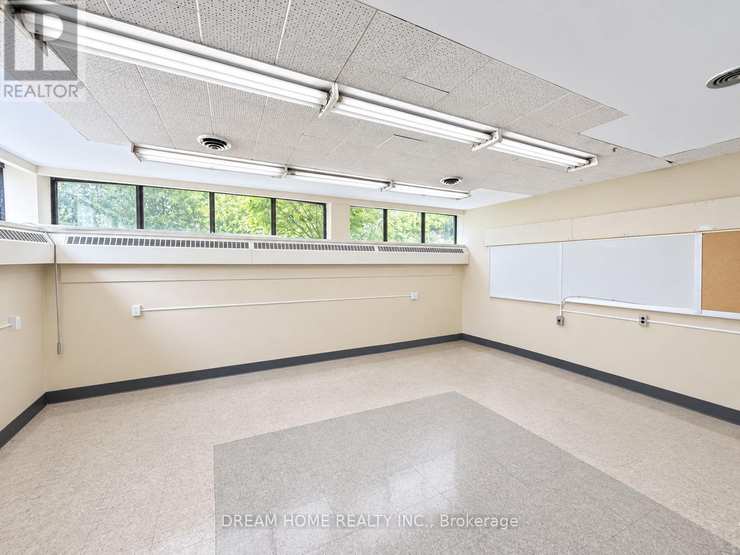 3000 Lawrence Avenue E Property Photo 34