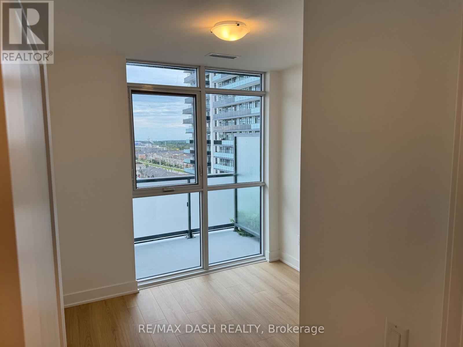924 - 2545 Simcoe Street N Property Photo 10