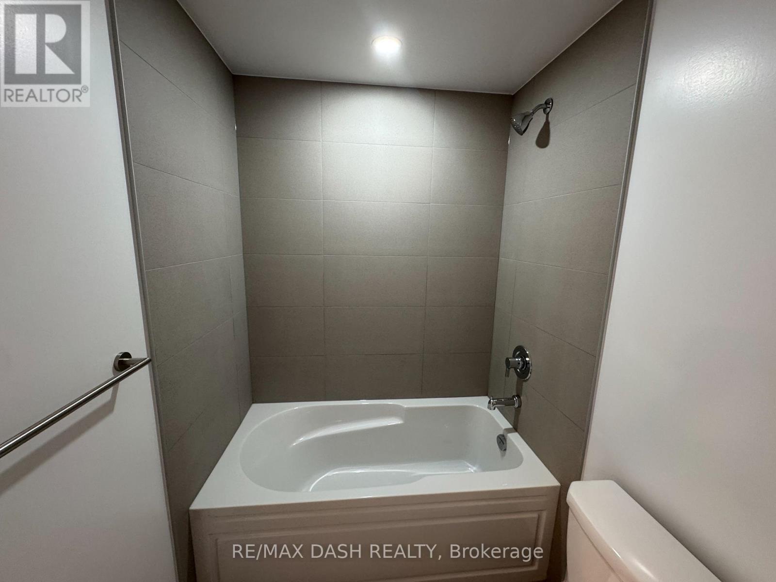 924 - 2545 Simcoe Street N Property Photo 14