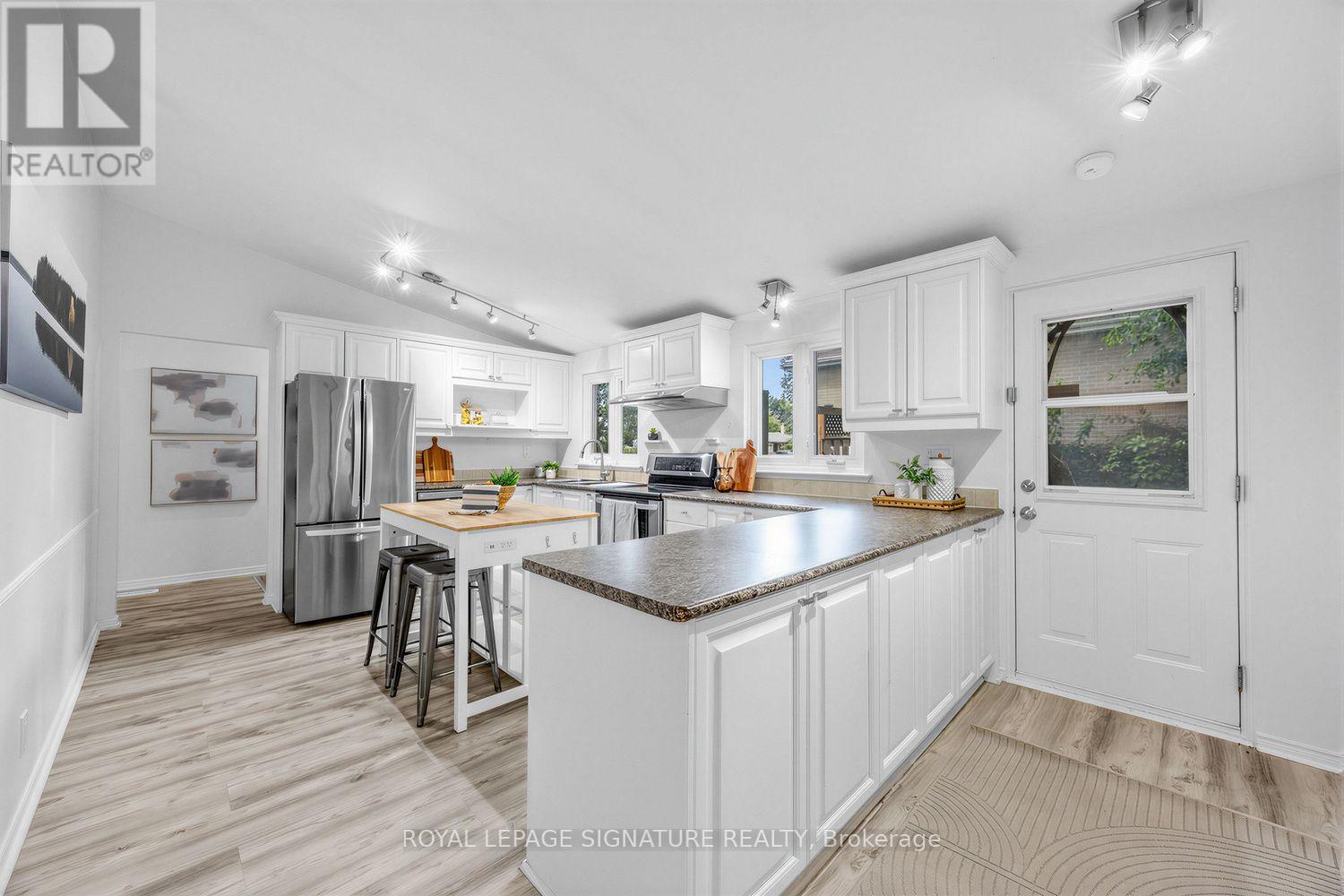 821 Krosno Boulevard Property Photo 11