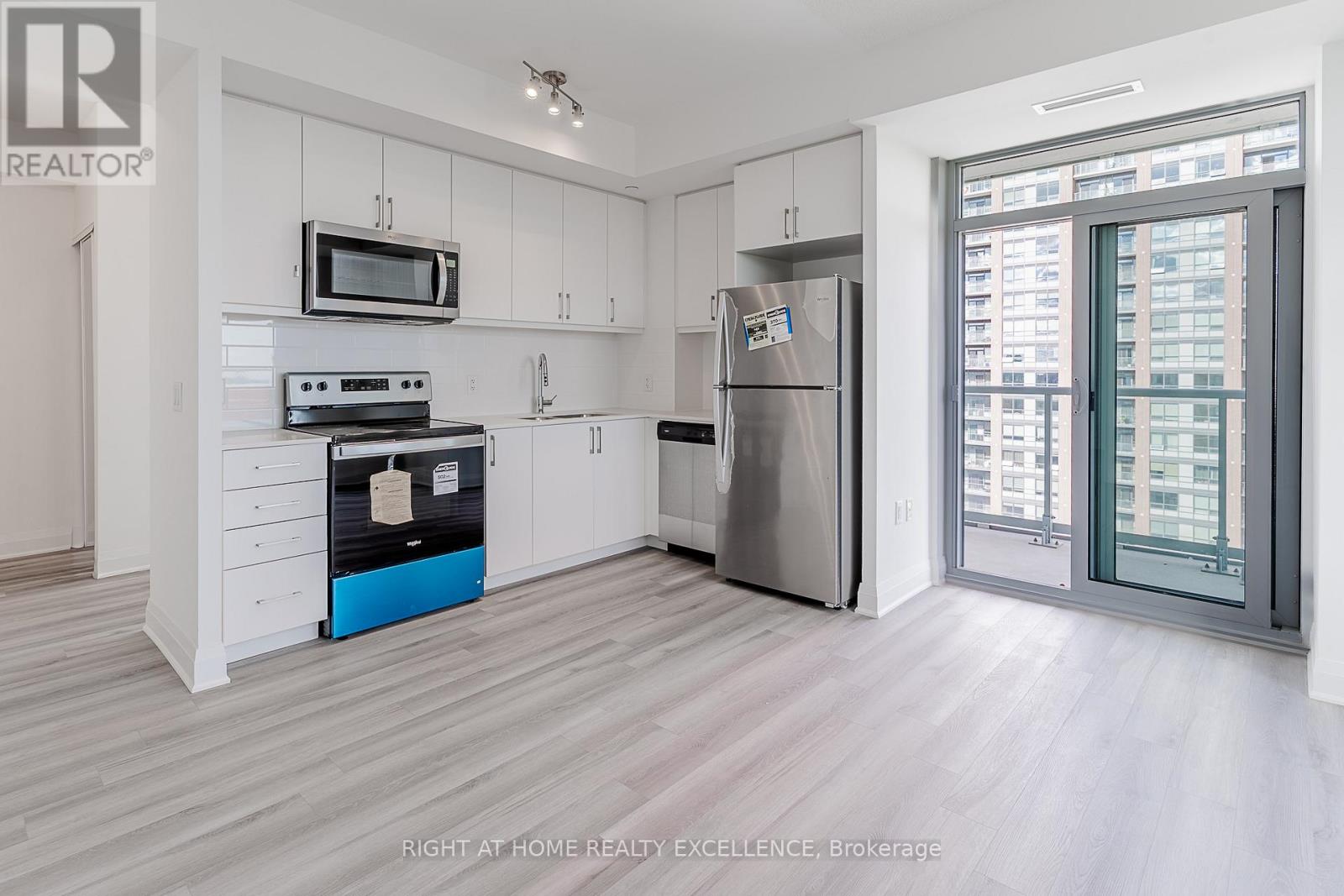 1707 - 3220 Sheppard Avenue Property Photo 7