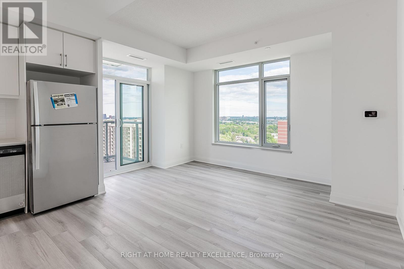 1707 - 3220 Sheppard Avenue Property Photo 8