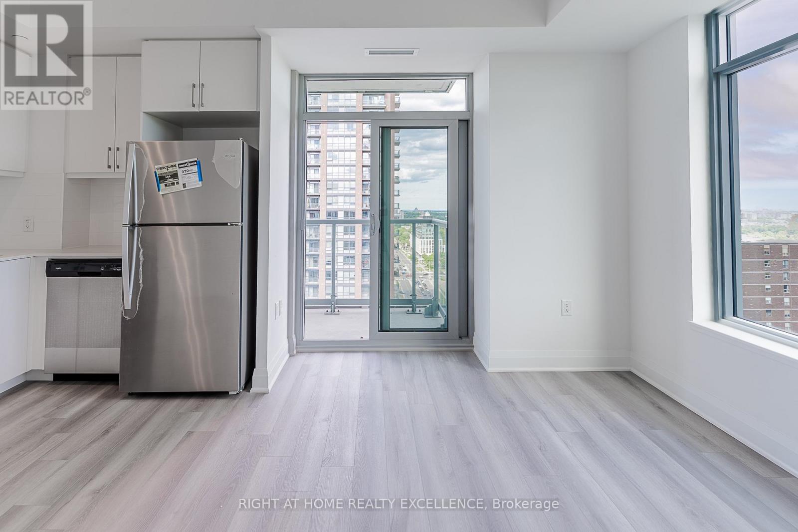 1707 - 3220 Sheppard Avenue Property Photo 10