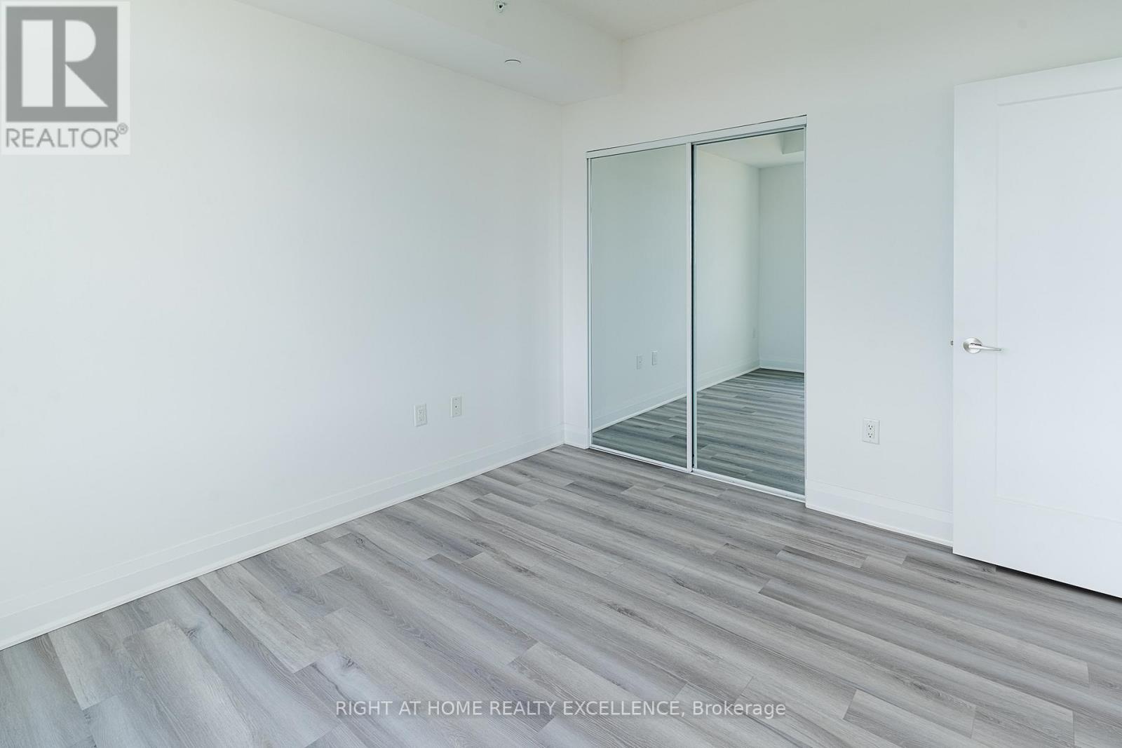 1707 - 3220 Sheppard Avenue Property Photo 17