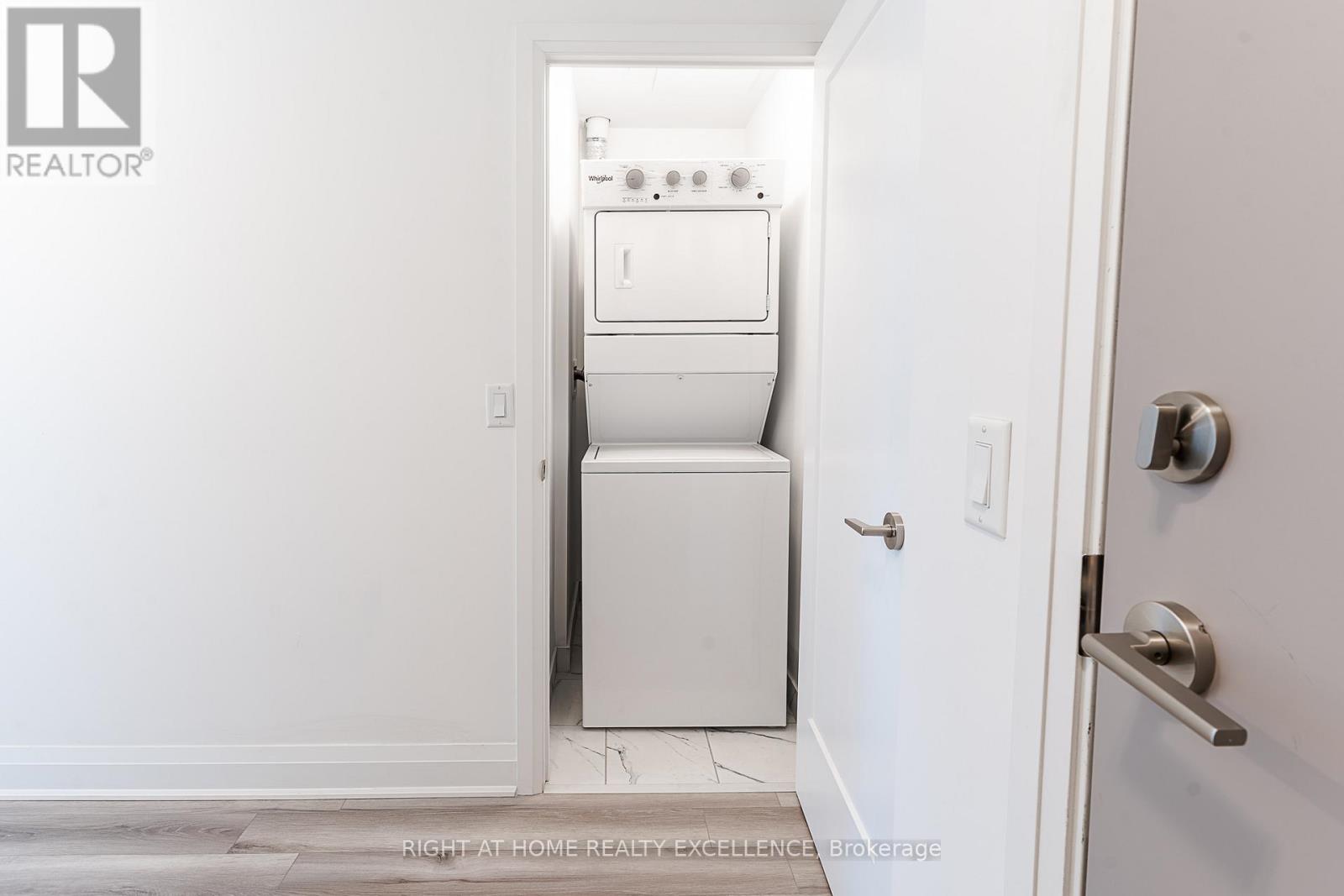 1707 - 3220 Sheppard Avenue Property Photo 20