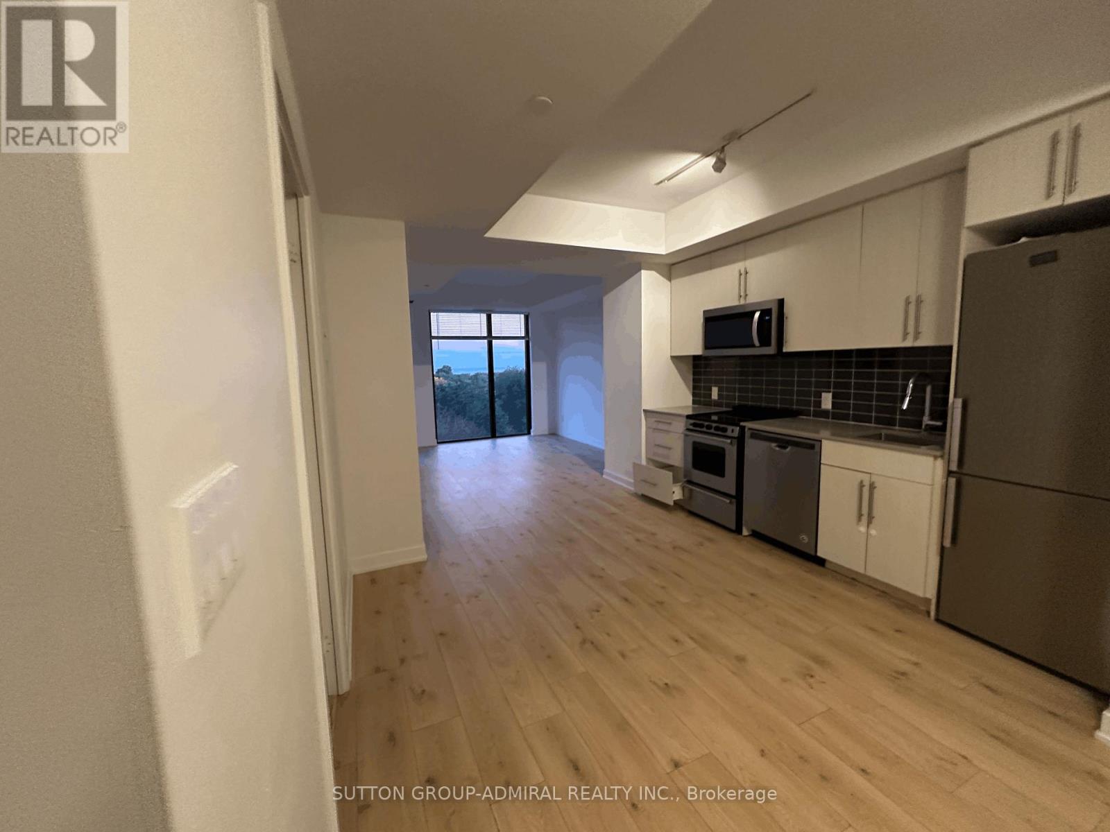 724 - 2799 Kingston Road Property Photo 4