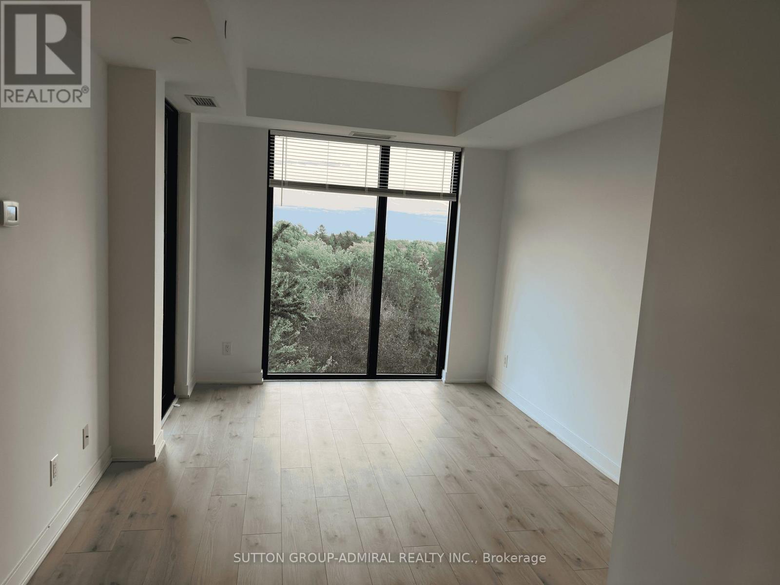 724 - 2799 Kingston Road Property Photo 5