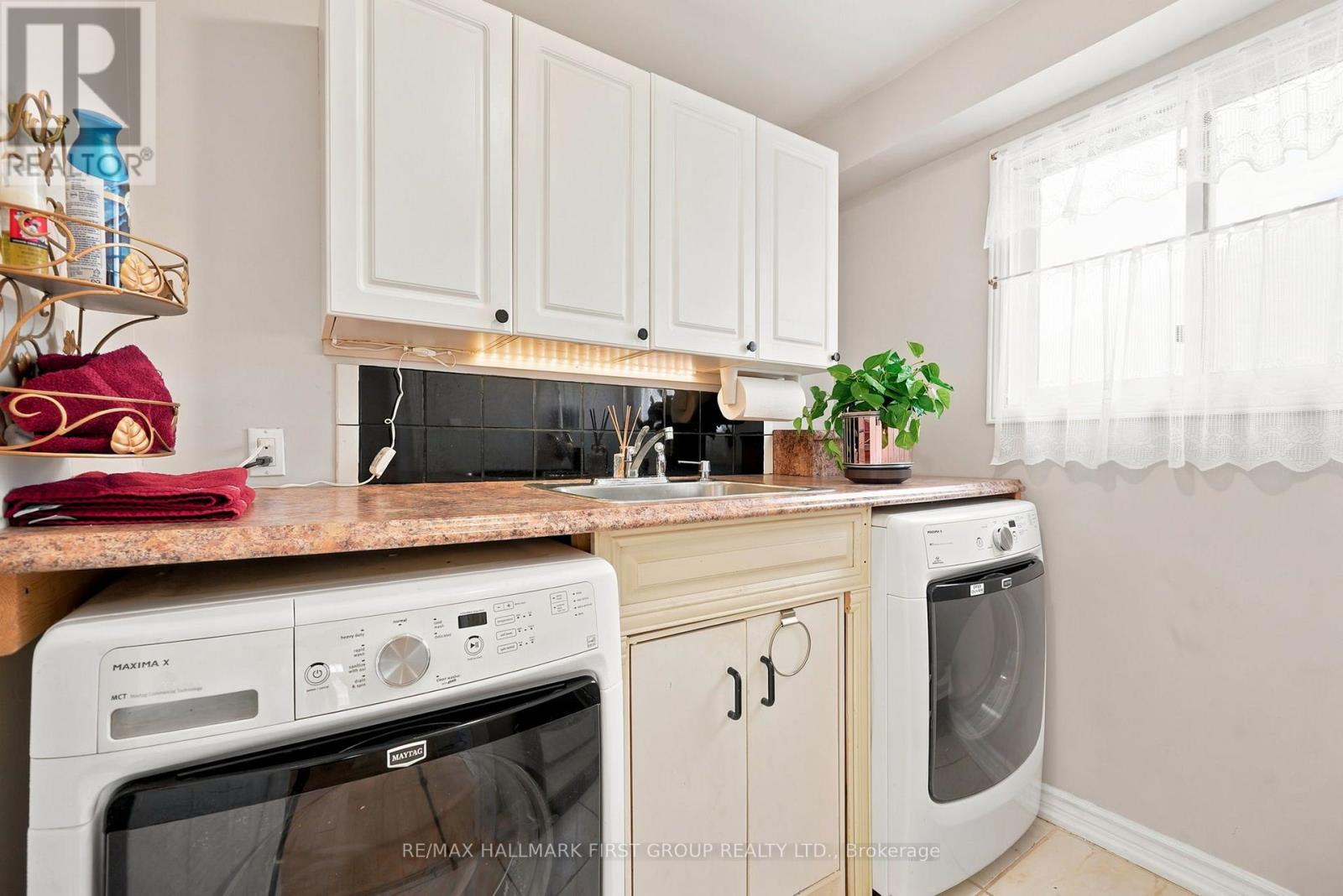 1928 New Street Property Photo 11