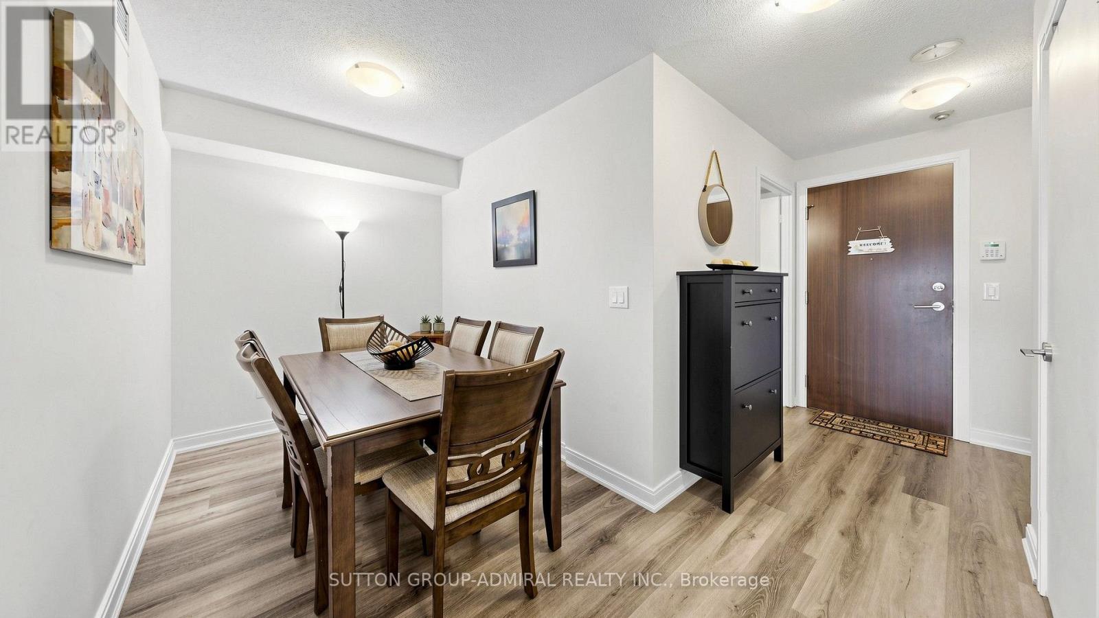 1005 - 151 Village Green Square Property Photo 5
