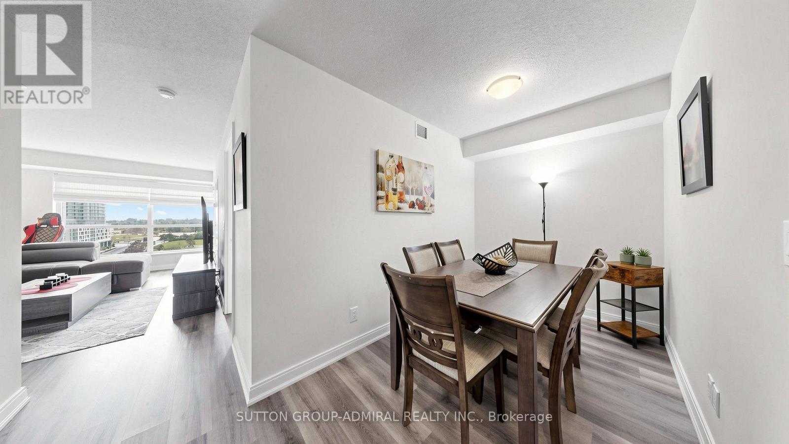 1005 - 151 Village Green Square Property Photo 6