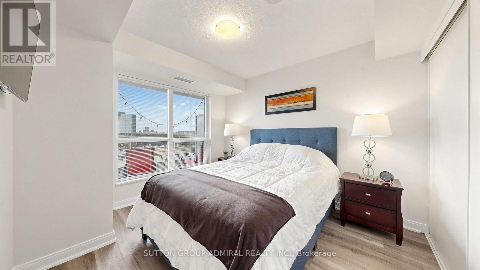 1005 - 151 Village Green Square Property Photo 18