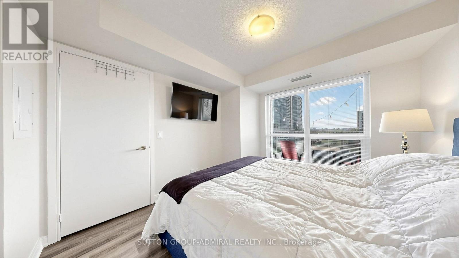 1005 - 151 Village Green Square Property Photo 19