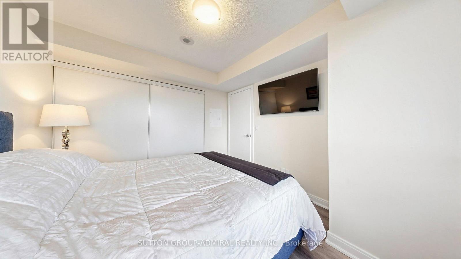 1005 - 151 Village Green Square Property Photo 21