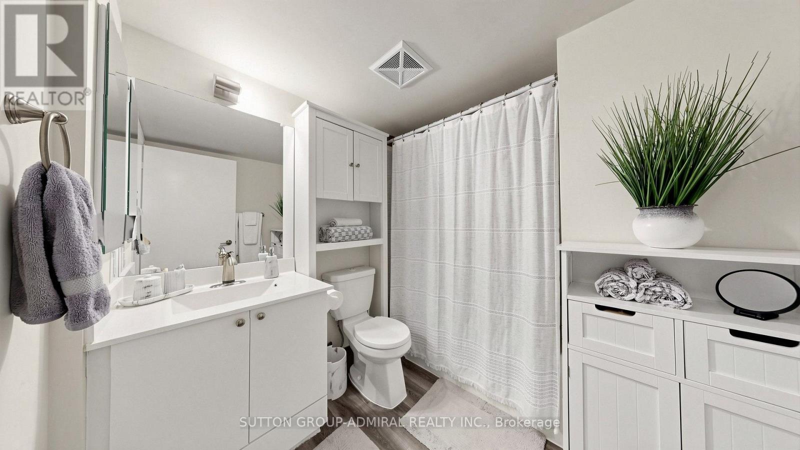 1005 - 151 Village Green Square Property Photo 22