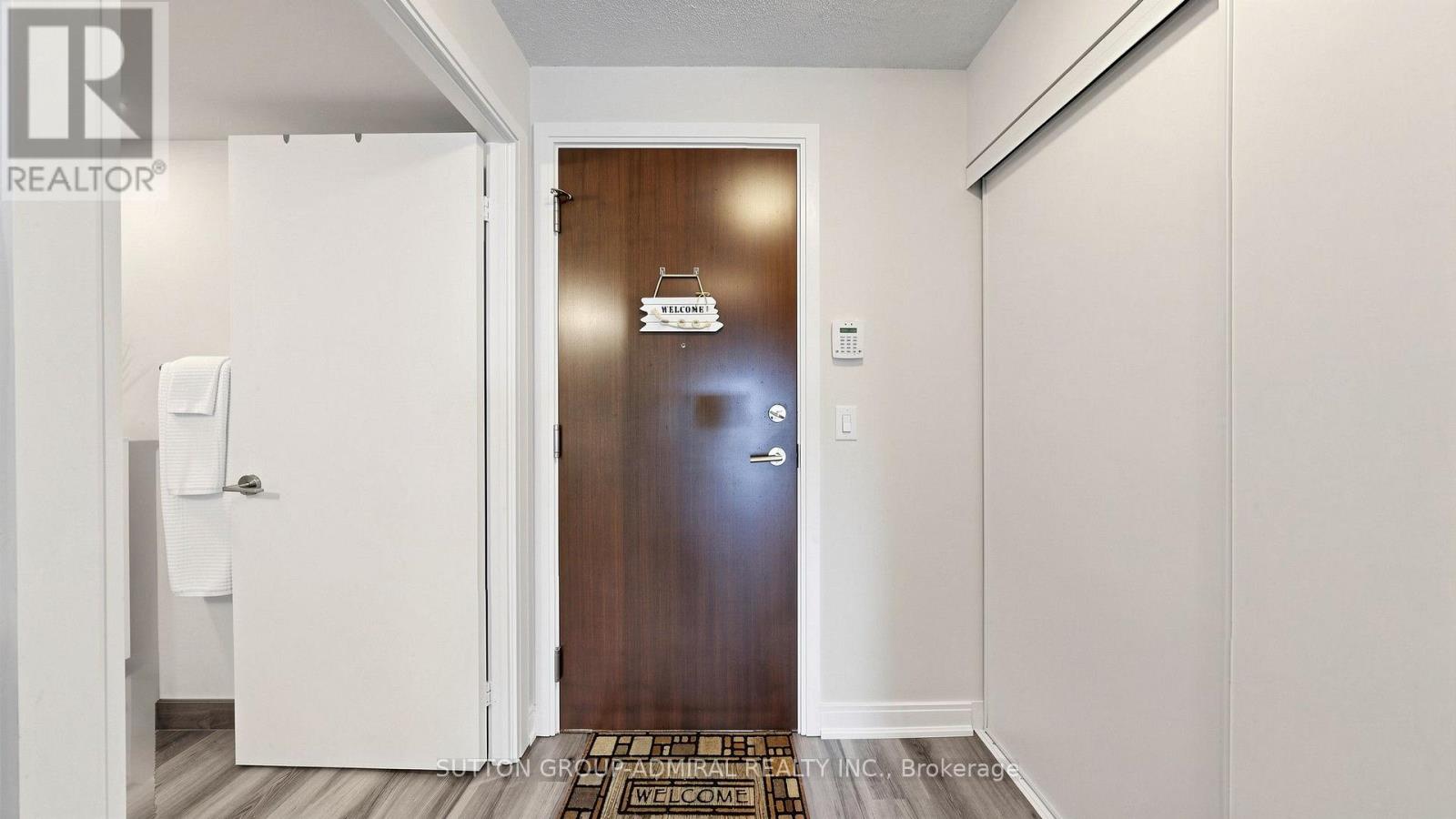 1005 - 151 Village Green Square Property Photo 25